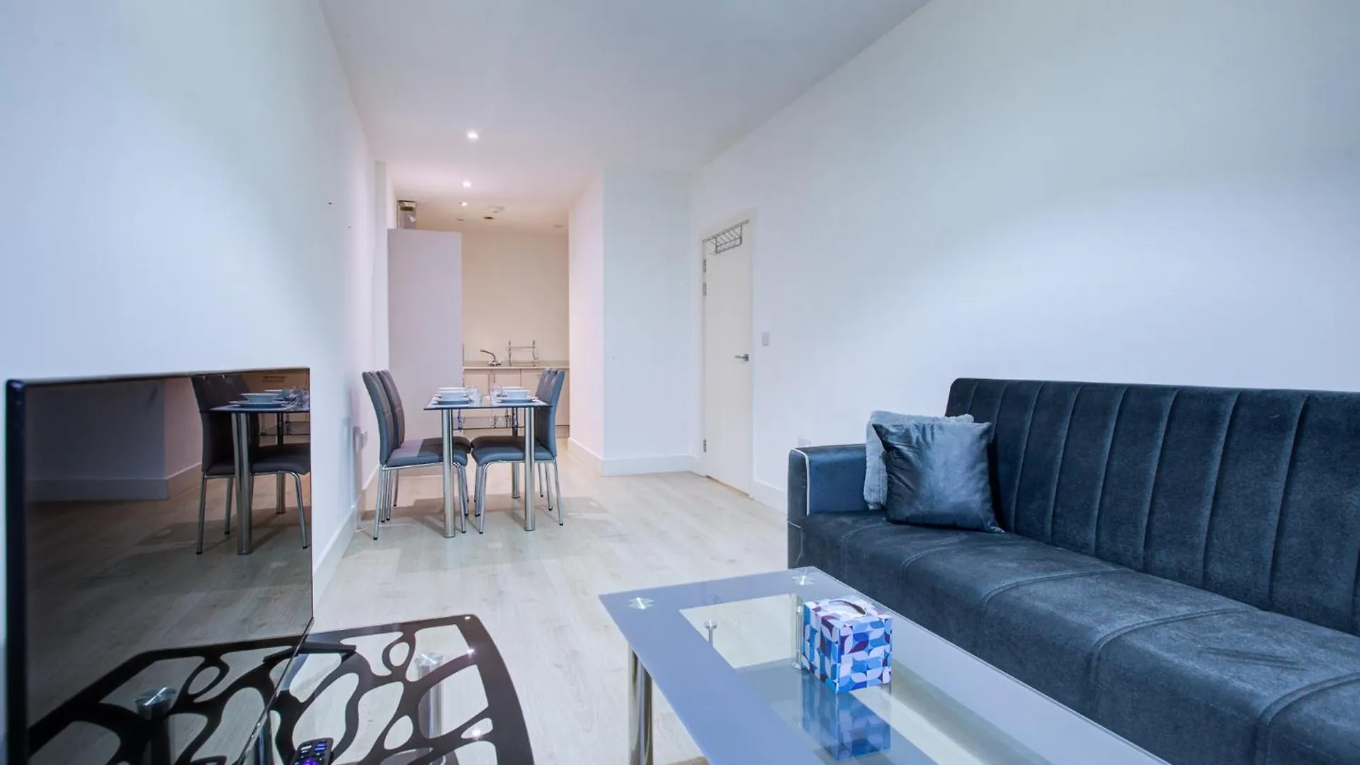 1 Bedroom Flat 6 Mins From Heathrow Airport Flat 25 Harmondsworth Daire